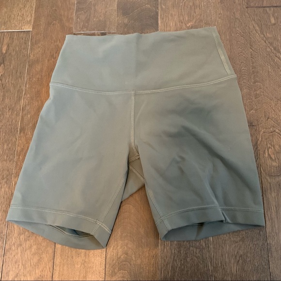 Lululemon Wunder Train Shorts Size 6 Grey Sage
